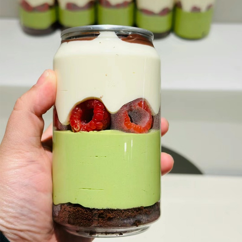 Versiegelte Getränke in Dosen aus der Drinkover Dosenversiegelungsmaschine